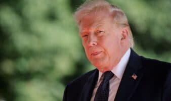 Trump afirma que el estrecho de Ormuz estará 'completamente abierto' el viernes y niega pago a Irán