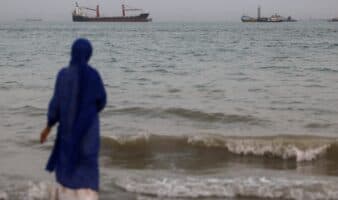 EE. UU. dice que ha ayudado a 900 barcos a cruzar Ormuz
