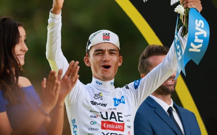 Sheinbaum felicita a Isaac del Toro por su 'histórico' tercer lugar en el Tour de Francia