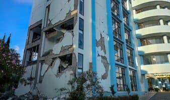 Terremoto de magnitud 7.7 sacude a Indonesia
