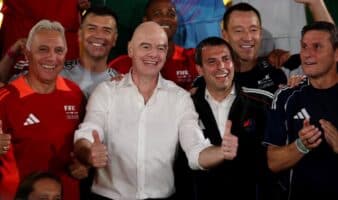 Leyendas del futbol piden 'un cambio necesario' en la gobernanza de la FIFA