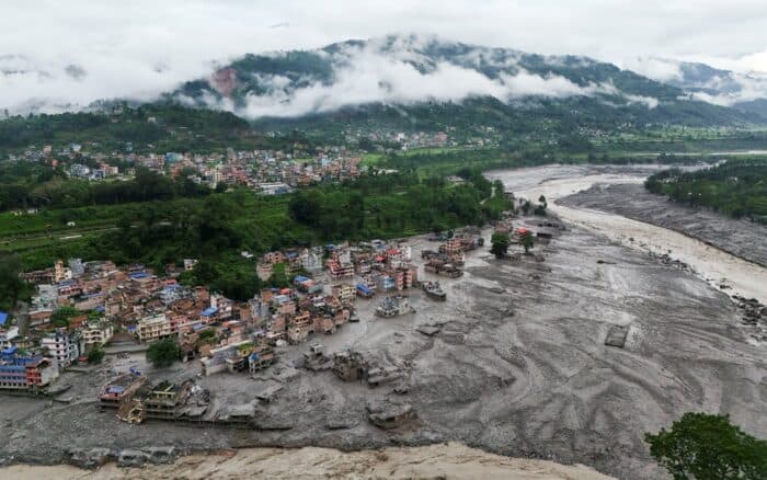 Qué se sabe de la riada que devastó Nepal y Tíbet