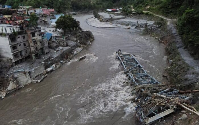 Tragedia en Nepal: 2,500 desaparecidos, 550 muertos y el miedo a una nueva riada