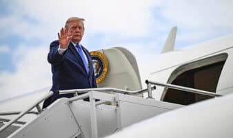 El cambio de avión en secreto: ¿por qué la maniobra para proteger a Trump genera interrogantes de seguridad?