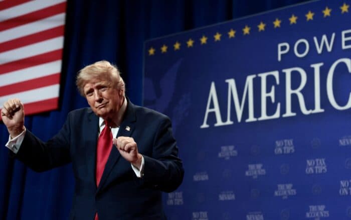 Trump firma decretos contra la ciudadanía por nacimiento y el 'turismo de maternidad'
