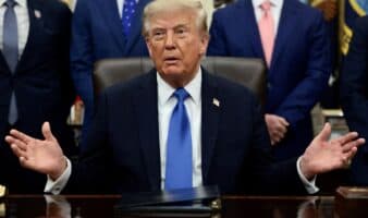 Trump rechaza más controles para la IA: 'el único que necesita es un presidente fuerte e inteligente'