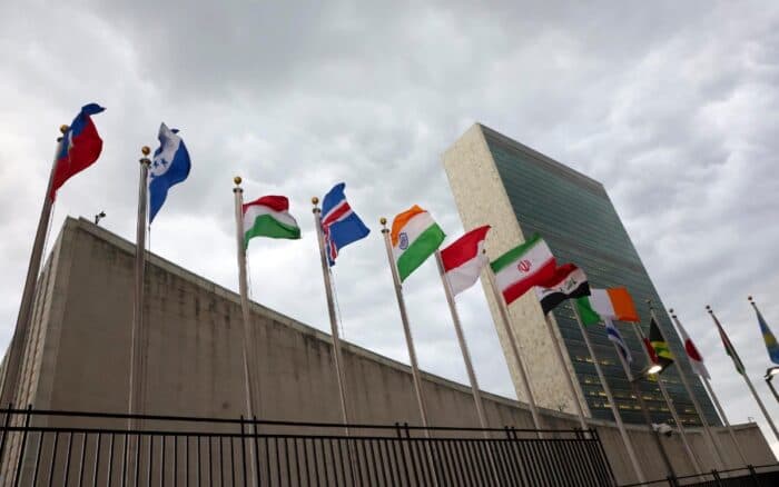 Líderes mundiales piden en la ONU regular IA para niños y no repetir errores con redes sociales