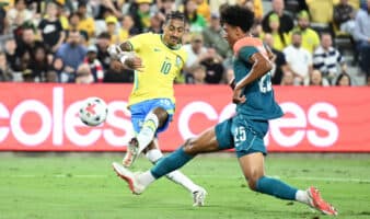 Raphinha, liberado por Brasil por una lesión leve, regresa a Barcelona