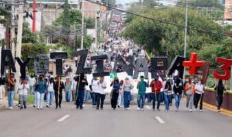 'Ni perdón, ni olvido': normalistas de Oaxaca exigen justicia por el caso Ayotzinapa