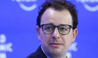 CEO de Anthropic pide frenar el ritmo del desarrollo de la IA; Altman y Musk coinciden