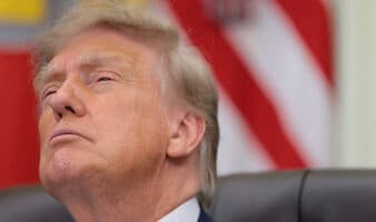 Jueza federal bloquea nuevo intento de Trump para limitar ciudadanía por nacimiento
