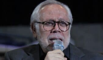 Detienen a Luis de Llano por negarse a ofrecer disculpa a Sasha Sokol y cumplir sentencia