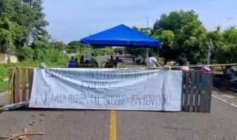 Población bloquea planta contra el gusano barrenador en Chiapas