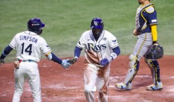 Los Rays de Tampa Bay alargan la batalla ante los Cerveceros
