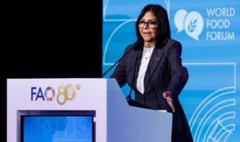Delcy Rodríguez regresa del Foro de la FAO y dice que Venezuela está cerca del hambre cero