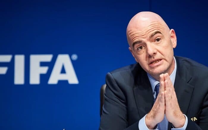 Infantino se disculpa 'sin respuestas satisfactorias', según miembros del Consejo