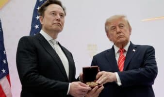 Trump califica a Musk como un 'tesoro nacional' tras premiarlo con la Medalla Nacional de la Ciencia