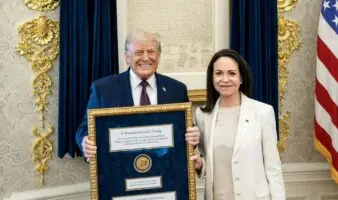 Trump dice que 'todo saldrá bien' al ser preguntado si Machado debe regresar a Venezuela